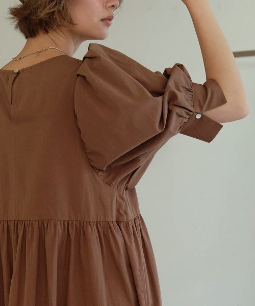Bab（バブ）の「【WEB限定】ボリュームスリーブティアードワンピース（ワンピース・レディース・ダークブラウン/ベージュ/ブラウン・M）」の21枚目の写真