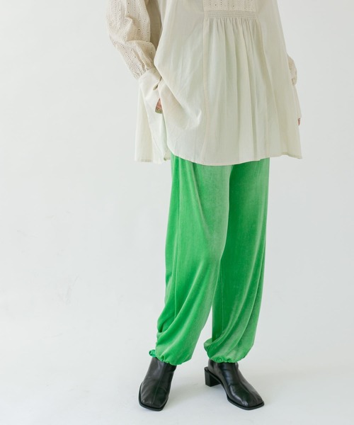 KBF（ケイビーエフ）の「ベロアストレートパンツ（その他パンツ・レディース・グリーン/ブルー/パープル系その他・ONE）」の4枚目の写真