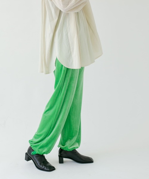 KBF（ケイビーエフ）の「ベロアストレートパンツ（その他パンツ・レディース・グリーン/ブルー/パープル系その他・ONE）」の5枚目の写真