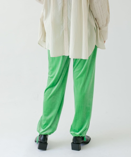 KBF（ケイビーエフ）の「ベロアストレートパンツ（その他パンツ・レディース・グリーン/ブルー/パープル系その他・ONE）」の6枚目の写真