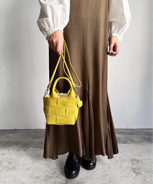 favori（ファヴォリ）の「EM:fovori　メッシュ編み　ミニ　2WAY　ショルダー　軽量（ショルダーバッグ・レディース・ブラック/ライトグリーン/アイボリー/モカ/ライラック/マスタード/グリーン/シルバー・FREE）」の7枚目の写真