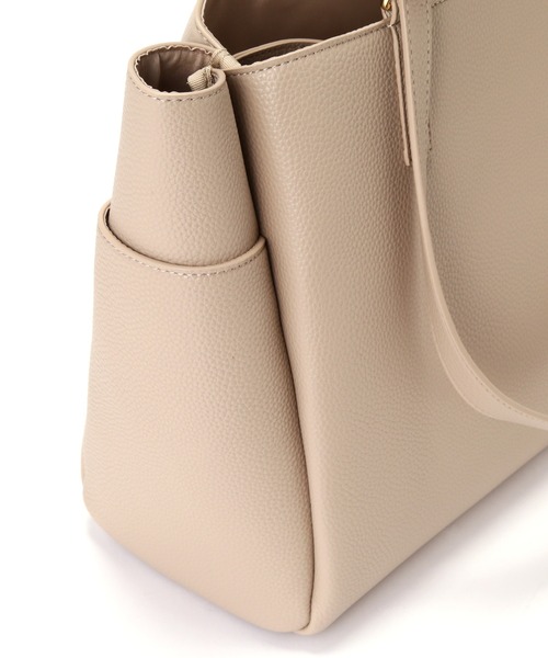 NATURAL BEAUTY BASIC（ナチュラルビューティーベーシック）の「ライトウエイト２ＷＡＹハンドルトート（トートバッグ・レディース・オフホワイト/ベージュ/ブラック・ﾌﾘ-）」の16枚目の写真