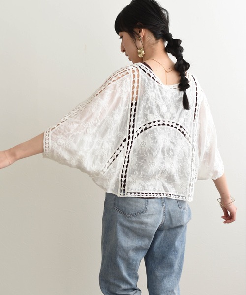 LHELBIE(レルビエ)の「カットワークレース刺繍カーディガン(その他トップス・レディース・ブラック/オフホワイト/ライトベージュ・M)」の2枚目の写真