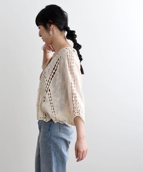 LHELBIE(レルビエ)の「カットワークレース刺繍カーディガン(その他トップス・レディース・ブラック/オフホワイト/ライトベージュ・M)」の16枚目の写真