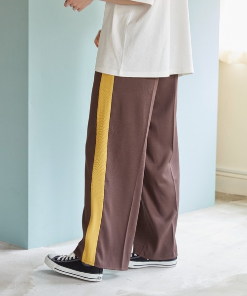 flaner（フラネ）の「Side line jersey pants/サイドラインジャージパンツ（その他パンツ・レディース・ブラウン/カーキ/ナチュラル・SMALL/MEDIUM/LARGE）」の2枚目の写真