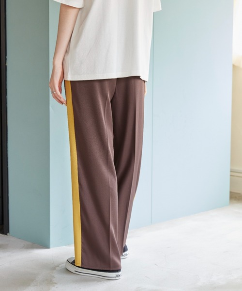 flaner（フラネ）の「Side line jersey pants/サイドラインジャージパンツ（その他パンツ・レディース・ブラウン/カーキ/ナチュラル・SMALL/MEDIUM/LARGE）」の5枚目の写真