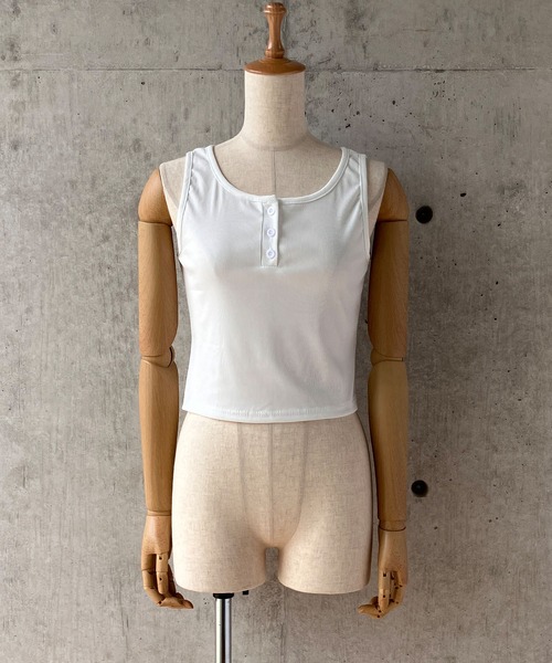 meJane（ミージェーン）の「ヘンリ―ネックショート丈カットソー（タンクトップ・レディース・ブラック/グレー/ホワイト・FREE）」の4枚目の写真