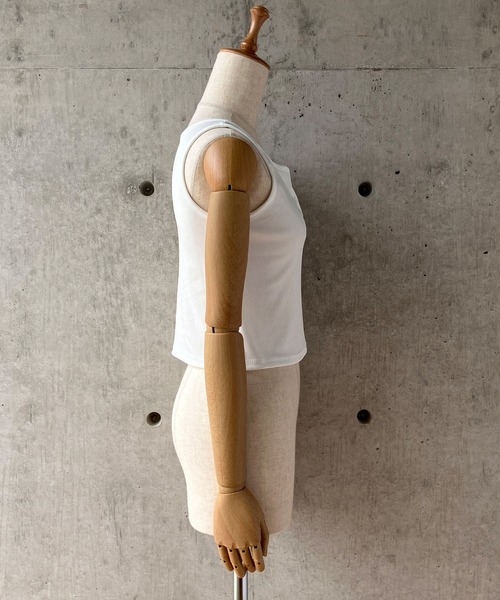 meJane（ミージェーン）の「ヘンリ―ネックショート丈カットソー（タンクトップ・レディース・ブラック/グレー/ホワイト・FREE）」の5枚目の写真