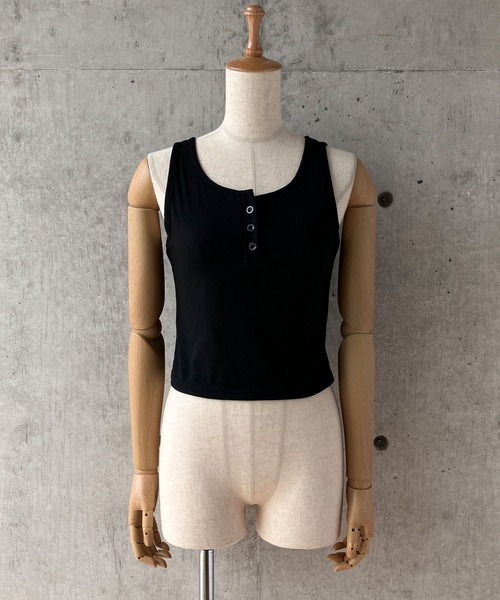 meJane（ミージェーン）の「ヘンリ―ネックショート丈カットソー（タンクトップ・レディース・ブラック/グレー/ホワイト・FREE）」の11枚目の写真