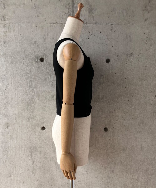 meJane（ミージェーン）の「ヘンリ―ネックショート丈カットソー（タンクトップ・レディース・ブラック/グレー/ホワイト・FREE）」の12枚目の写真