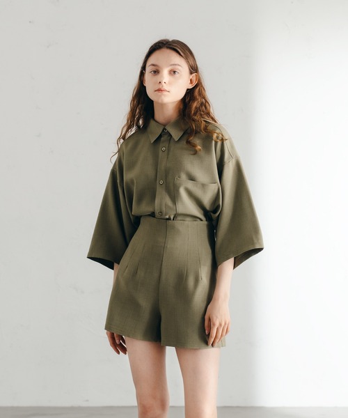 epnok(エプノック)の「サイドスリットベーシックルーズシャツ(SET UP/UNISEX)(シャツ/ブラウス・レディース・ブラック/カーキ/ブルーグレー/ライトベージュ・SMALL/MEDIUM/LARGE)」の7枚目の写真