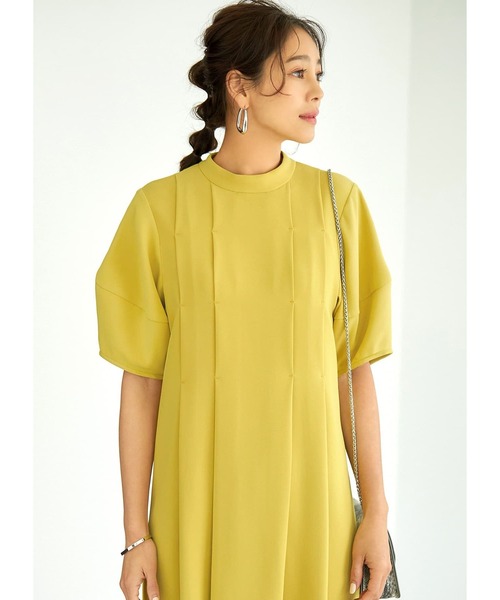 STYLE DELI(スタイルデリ)の「【LUXE】タック留めほおずきスリーブワンピース(ワンピース・レディース・ブルー/マスタード・01/02)」の19枚目の写真