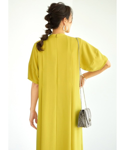 STYLE DELI(スタイルデリ)の「【LUXE】タック留めほおずきスリーブワンピース(ワンピース・レディース・ブルー/マスタード・01/02)」の17枚目の写真