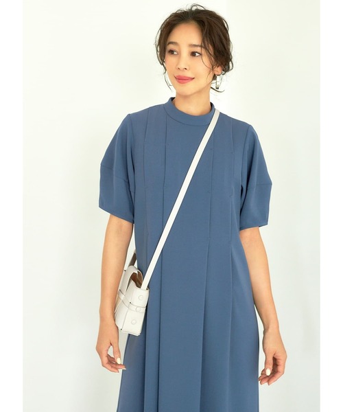 STYLE DELI(スタイルデリ)の「【LUXE】タック留めほおずきスリーブワンピース(ワンピース・レディース・ブルー/マスタード・01/02)」の12枚目の写真