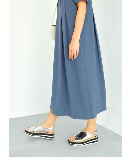 STYLE DELI(スタイルデリ)の「【LUXE】タック留めほおずきスリーブワンピース(ワンピース・レディース・ブルー/マスタード・01/02)」の6枚目の写真