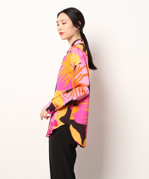 36Quatre-Neuf（カトルナフ）の「Roseannaフラワープリントレギュラー（シャツ/ブラウス・レディース・オレンジ・フリー）」の2枚目の写真