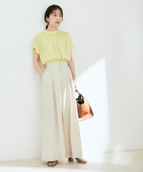 VIS（ビス）の「【接触冷感】【前後2WAY】割繊サテンギャザーブラウス（シャツ/ブラウス・レディース・イエロー系その他/オフホワイト/ピンク系その他2/ブラウン系その他2・FREE）」の6枚目の写真
