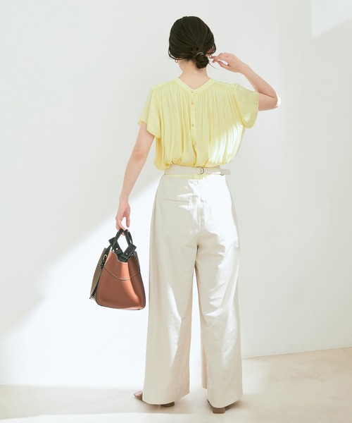VIS（ビス）の「【接触冷感】【前後2WAY】割繊サテンギャザーブラウス（シャツ/ブラウス・レディース・イエロー系その他/オフホワイト/ピンク系その他2/ブラウン系その他2・FREE）」の7枚目の写真