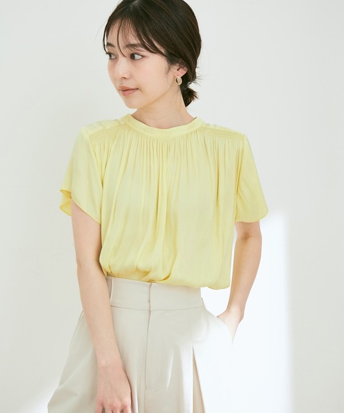 VIS（ビス）の「【接触冷感】【前後2WAY】割繊サテンギャザーブラウス（シャツ/ブラウス・レディース・イエロー系その他/オフホワイト/ピンク系その他2/ブラウン系その他2・FREE）」の8枚目の写真