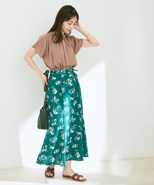 VIS（ビス）の「【接触冷感】【前後2WAY】割繊サテンギャザーブラウス（シャツ/ブラウス・レディース・イエロー系その他/オフホワイト/ピンク系その他2/ブラウン系その他2・FREE）」の9枚目の写真