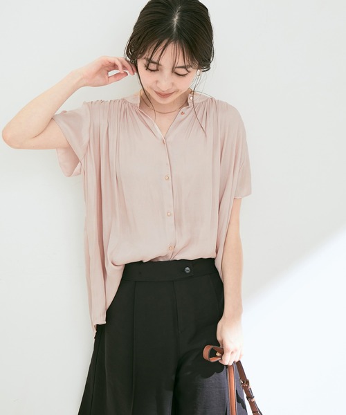 VIS（ビス）の「【接触冷感】【前後2WAY】割繊サテンギャザーブラウス（シャツ/ブラウス・レディース・イエロー系その他/オフホワイト/ピンク系その他2/ブラウン系その他2・FREE）」の12枚目の写真