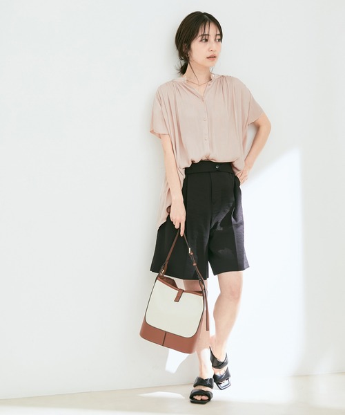 VIS（ビス）の「【接触冷感】【前後2WAY】割繊サテンギャザーブラウス（シャツ/ブラウス・レディース・イエロー系その他/オフホワイト/ピンク系その他2/ブラウン系その他2・FREE）」の13枚目の写真