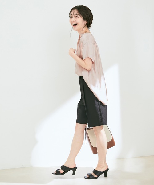 VIS（ビス）の「【接触冷感】【前後2WAY】割繊サテンギャザーブラウス（シャツ/ブラウス・レディース・イエロー系その他/オフホワイト/ピンク系その他2/ブラウン系その他2・FREE）」の14枚目の写真