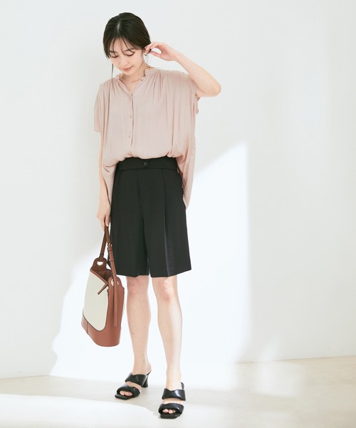 VIS（ビス）の「【接触冷感】【前後2WAY】割繊サテンギャザーブラウス（シャツ/ブラウス・レディース・イエロー系その他/オフホワイト/ピンク系その他2/ブラウン系その他2・FREE）」の15枚目の写真