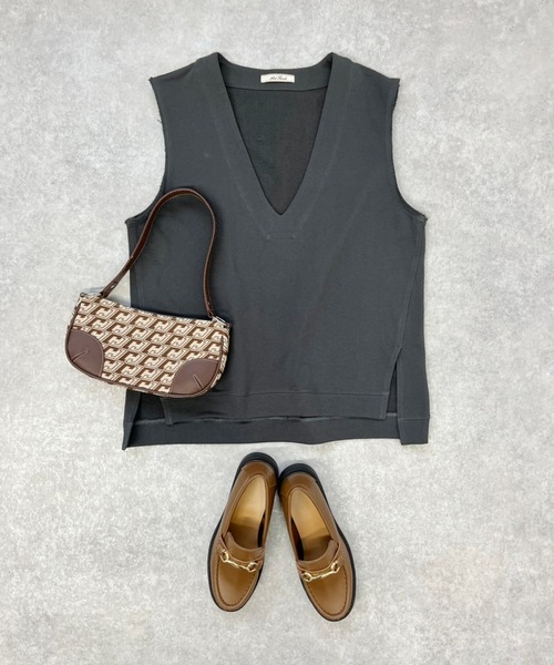 ＪＵＧＬＡＮＳ（ユグランス）の「☆ シーズンレスで使える万能ベスト。裏毛Vネックベスト　T2935（ベスト・レディース・オートミール/チャコール・FREE）」の2枚目の写真