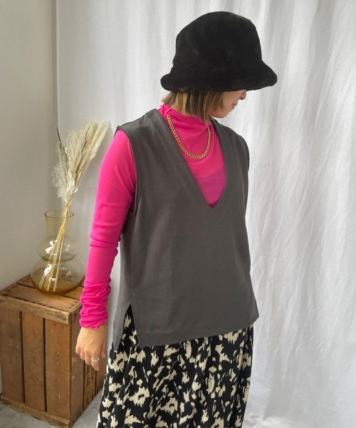 ＪＵＧＬＡＮＳ（ユグランス）の「☆ シーズンレスで使える万能ベスト。裏毛Vネックベスト　T2935（ベスト・レディース・オートミール/チャコール・FREE）」の3枚目の写真