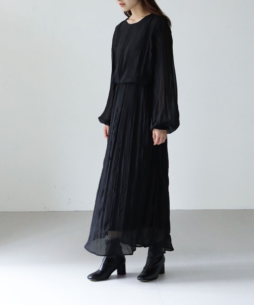 cheriella(シェリエラ)の「【cheriella】WEB限定クリンクルブラウジングワンピース 新色追加(ドレス・レディース・ブラック/グリーン/テラコッタ/アイボリー・M)」の2枚目の写真