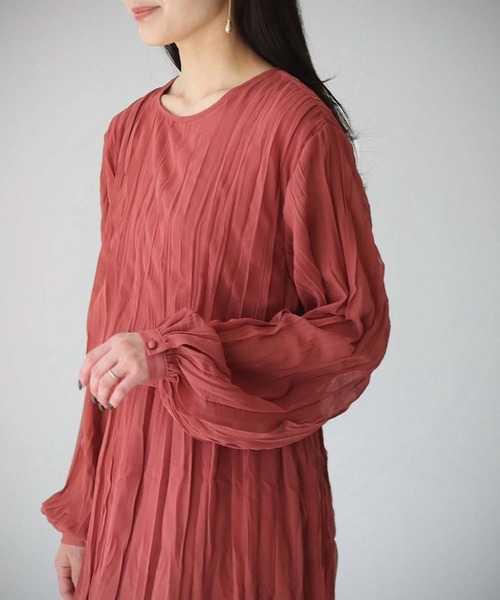 cheriella(シェリエラ)の「【cheriella】WEB限定クリンクルブラウジングワンピース 新色追加(ドレス・レディース・ブラック/グリーン/テラコッタ/アイボリー・M)」の15枚目の写真