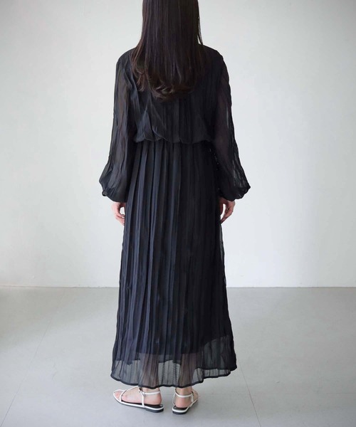 cheriella(シェリエラ)の「【cheriella】WEB限定クリンクルブラウジングワンピース 新色追加(ドレス・レディース・ブラック/グリーン/テラコッタ/アイボリー・M)」の7枚目の写真