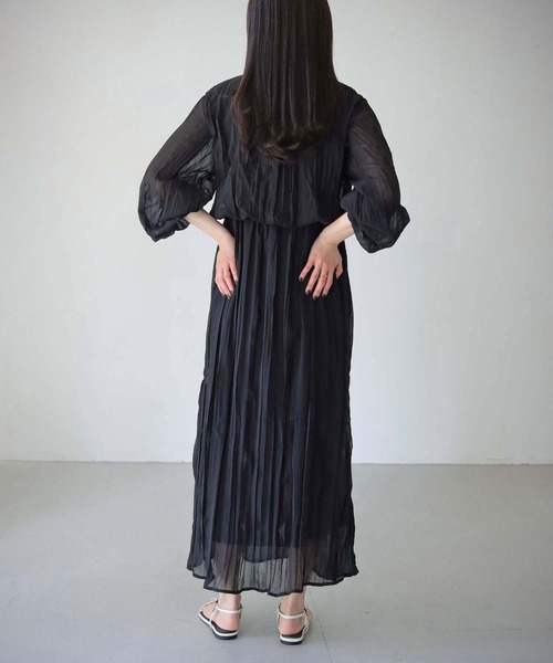 cheriella(シェリエラ)の「【cheriella】WEB限定クリンクルブラウジングワンピース 新色追加(ドレス・レディース・ブラック/グリーン/テラコッタ/アイボリー・M)」の9枚目の写真