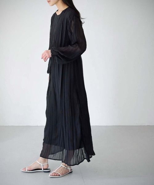 cheriella(シェリエラ)の「【cheriella】WEB限定クリンクルブラウジングワンピース 新色追加(ドレス・レディース・ブラック/グリーン/テラコッタ/アイボリー・M)」の5枚目の写真