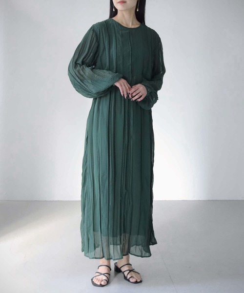 cheriella(シェリエラ)の「【cheriella】WEB限定クリンクルブラウジングワンピース 新色追加(ドレス・レディース・ブラック/グリーン/テラコッタ/アイボリー・M)」の22枚目の写真