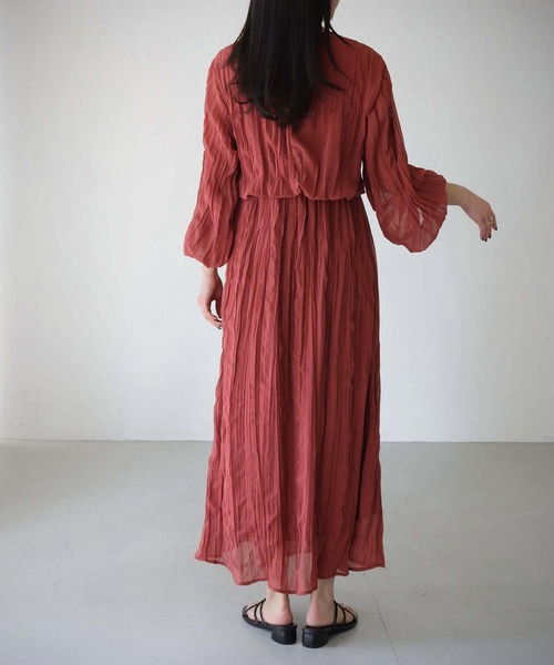 cheriella(シェリエラ)の「【cheriella】WEB限定クリンクルブラウジングワンピース 新色追加(ドレス・レディース・ブラック/グリーン/テラコッタ/アイボリー・M)」の17枚目の写真