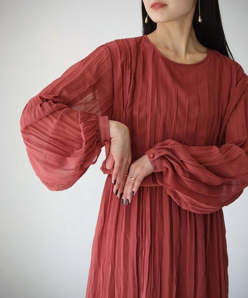 cheriella(シェリエラ)の「【cheriella】WEB限定クリンクルブラウジングワンピース 新色追加(ドレス・レディース・ブラック/グリーン/テラコッタ/アイボリー・M)」の16枚目の写真