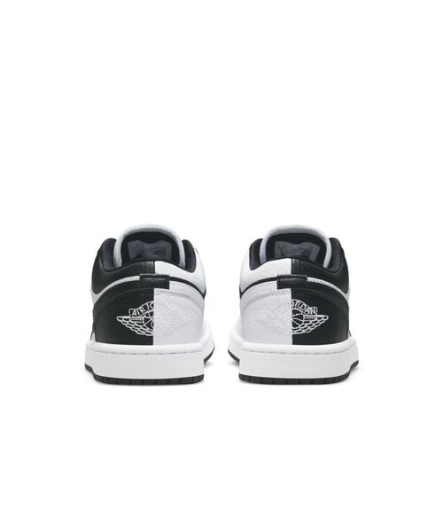 JORDAN BRAND（ジョーダンブランド）の「エア ジョーダン 1 LOW SE ウィメンズシューズ / Air Jordan 1 Low SE Women's Shoes＜22.5-29cm 展開＞（スニーカー・レディース・ホワイト・26/24/25/24.5/27/26.5/29/27.5/28/28.5/23/23.5/22.5/25.5）」の5枚目の写真