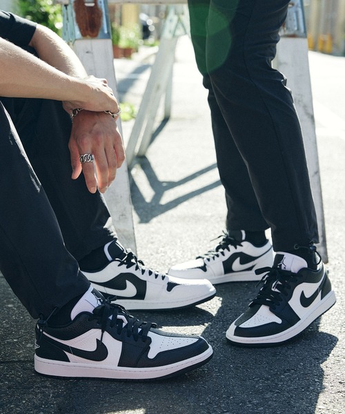 JORDAN BRAND（ジョーダンブランド）の「エア ジョーダン 1 LOW SE ウィメンズシューズ / Air Jordan 1 Low SE Women's Shoes＜22.5-29cm 展開＞（スニーカー・レディース・ホワイト・26/24/25/24.5/27/26.5/29/27.5/28/28.5/23/23.5/22.5/25.5）」の14枚目の写真