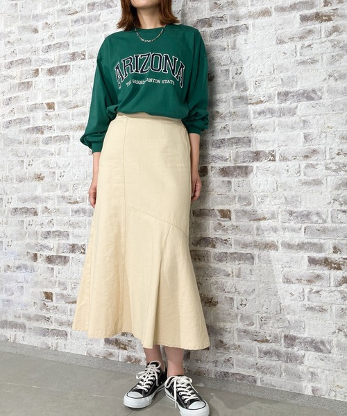 NAVY（ネイビー）の「アップリケカレッジロングスリーブTシャツ（Tシャツ/カットソー・レディース・グリーン/チャコール/ホワイト/オレンジ・フリー）」の6枚目の写真