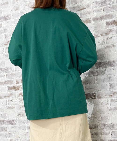 NAVY（ネイビー）の「アップリケカレッジロングスリーブTシャツ（Tシャツ/カットソー・レディース・グリーン/チャコール/ホワイト/オレンジ・フリー）」の8枚目の写真