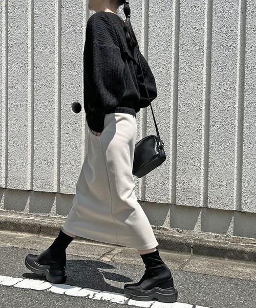 Jewelobe(ジュエローブ)の「ショートボレロ×ルーズタンクニットアップトップス(アンサンブル・レディース・ブラック/オフホワイト・FREE)」の10枚目の写真