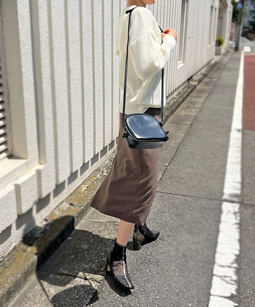 Jewelobe(ジュエローブ)の「ショートボレロ×ルーズタンクニットアップトップス(アンサンブル・レディース・ブラック/オフホワイト・FREE)」の14枚目の写真