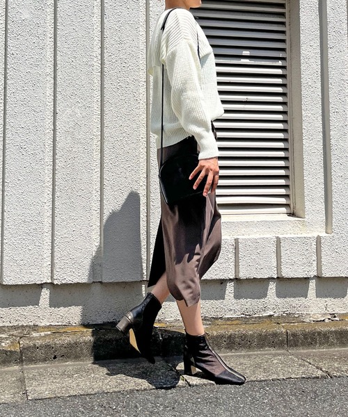 Jewelobe(ジュエローブ)の「ショートボレロ×ルーズタンクニットアップトップス(アンサンブル・レディース・ブラック/オフホワイト・FREE)」の15枚目の写真