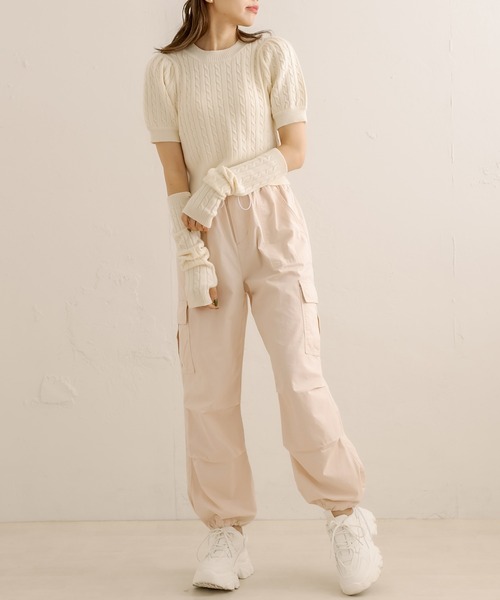 OLIVE des OLIVE(オリーブデオリーブ)の「裾しぼりゆるカーゴパンツ(カーゴパンツ・レディース・ベージュ/ブラック/アイボリー・FREE)」の4枚目の写真