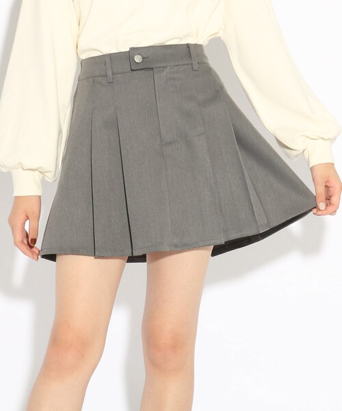 PINK-latte（ピンクラテ）の「◆【ニコラ掲載アイテム】シンプルプリーツミニスカート（スカート・キッズ・ベージュ/ブラック/チャコールグレー・14/15 /16）」の3枚目の写真