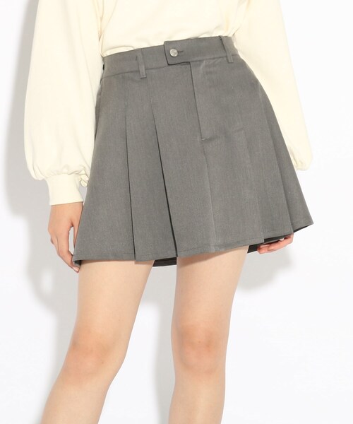 PINK-latte（ピンクラテ）の「◆【ニコラ掲載アイテム】シンプルプリーツミニスカート（スカート・キッズ・ベージュ/ブラック/チャコールグレー・14/15 /16）」の4枚目の写真