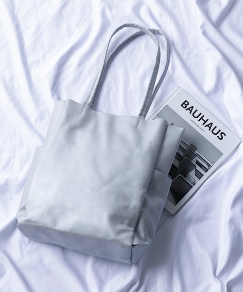 SETUP7（セットアップセブン）の「【SETUP7】A4収納可能 PUレザー仕切りトートバッグ SNBD（トートバッグ・レディース・ベージュ/グレイッシュベージュ/ブラック/ブルー/グレー/アイボリー/シルバー/チャコールグレー/ゴールド・FREE）」の4枚目の写真