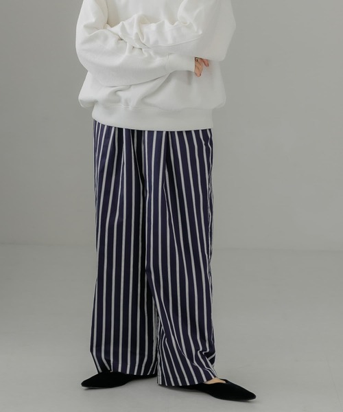 KBF(ケイビーエフ)の「マルチストライプイージーパンツ(その他パンツ・レディース・ホワイト系その他/ブルー系その他・ONE)」の2枚目の写真